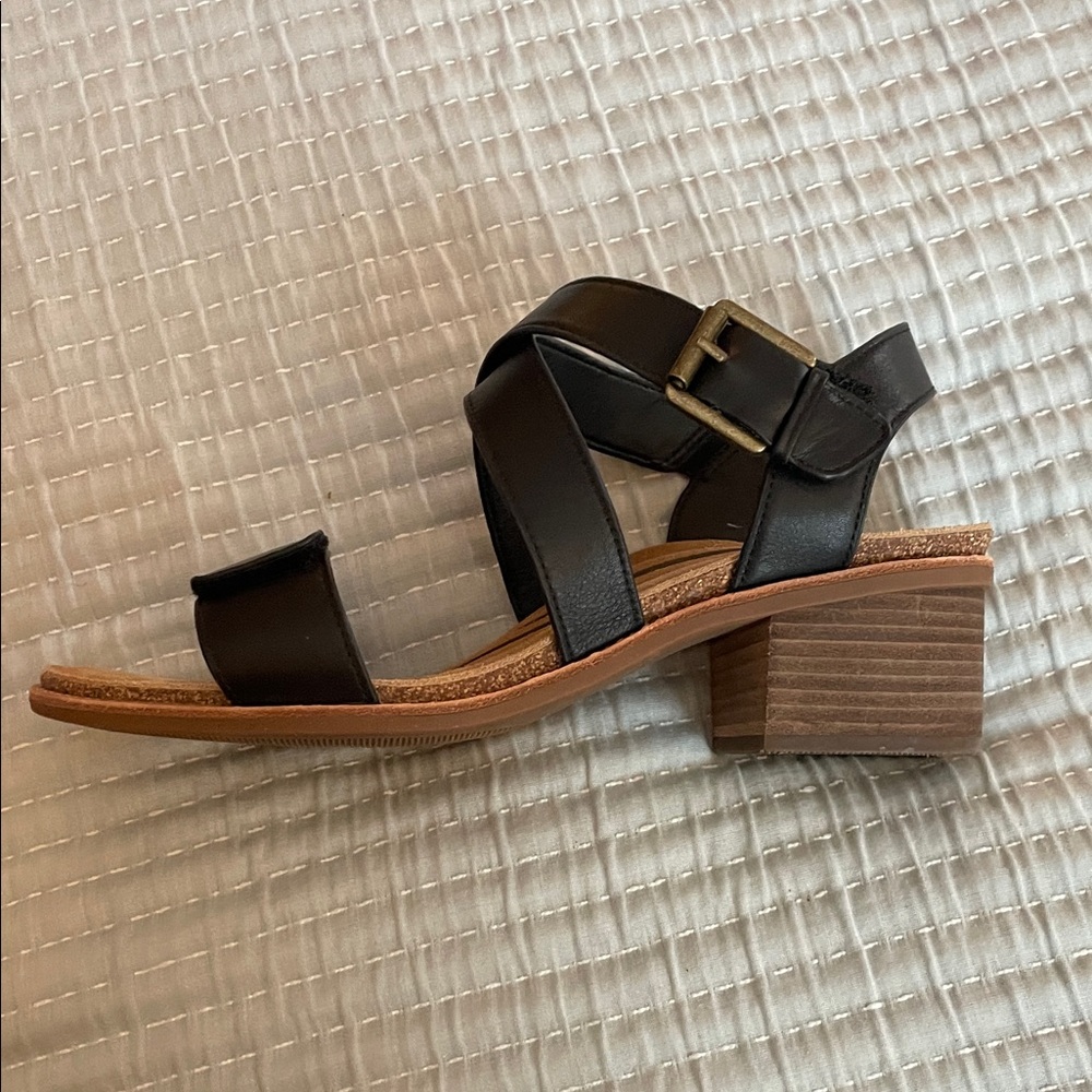 Aetrex Black Leather Low Block Heel Sandals - Picture 2 of 8